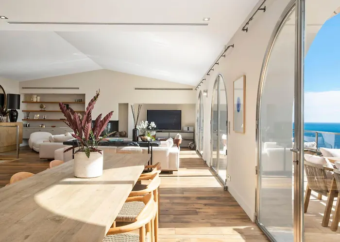 Ref 2138 - - Sea View