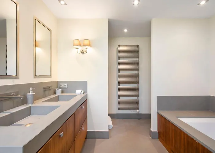 Ref 2138 - - Sea View Cannes